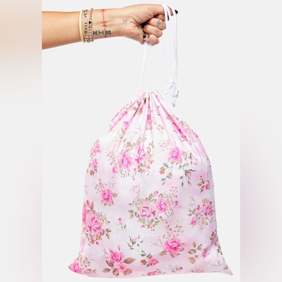 NEW Dolls Kill Home “Floating Roses” Bed Sheet Set Home Accent - Picture 4 of 8